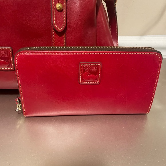 Dooney Bourke Florentine Large Zip around wristlet - Picture 1 of 2